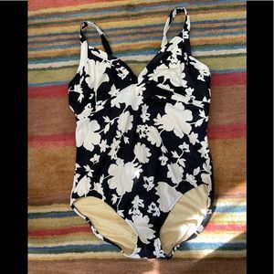 Old-School Glamorous Floral Print Swimsuit